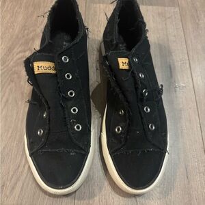MUDD Black Canvas Slip-On Sneakers – Women’s Size 10